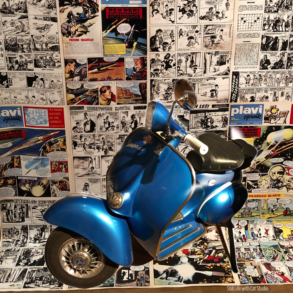 Blue Scooter w Comics